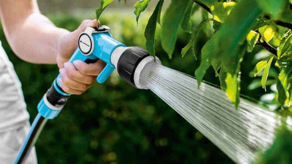 Tưới phương pháp truyền thống không tối ưu, không hiệu quả